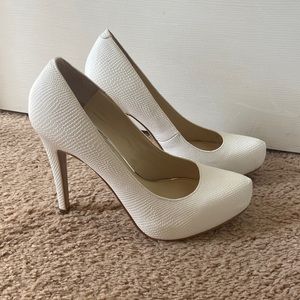 White Jessica Simpson heels size 6
